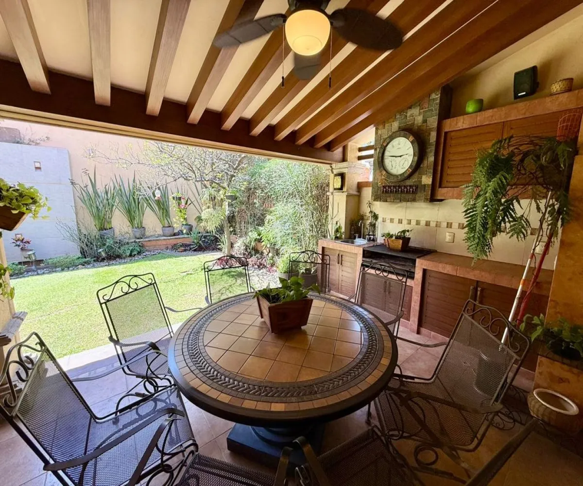 Casa En Venta,Bugambilias,Azaleas 528, Zapopan, Jalisco 45238, 3 Habitaciones,4 Baños,Azaleas,2,pnIechC