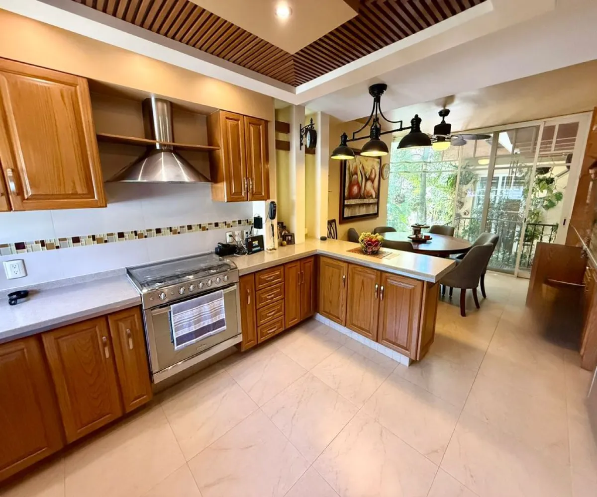 Casa En Venta,Bugambilias,Azaleas 528, Zapopan, Jalisco 45238, 3 Habitaciones,4 Baños,Azaleas,2,pnIechC