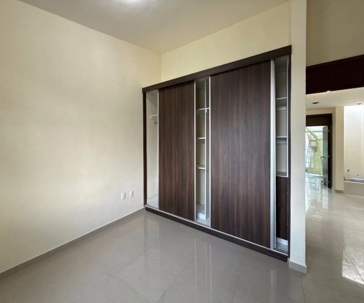 Casa En Venta,Casa Fuerte,Avenida Casa Fuerte 83 20, Tlajomulco de Zúñiga, Jalisco 45645, 3 Habitaciones,2 Baños,Avenida Casa Fuerte,2,pRHVX50