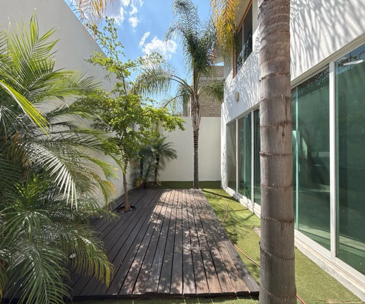 Casa En Venta,Casa Fuerte,Avenida Casa Fuerte 83 20, Tlajomulco de Zúñiga, Jalisco 45645, 3 Habitaciones,2 Baños,Avenida Casa Fuerte,2,pRHVX50