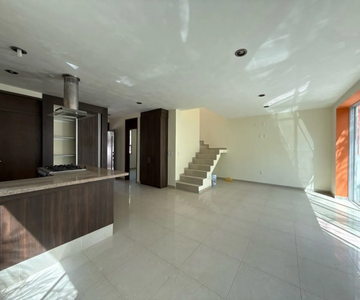 Casa En Venta,Casa Fuerte,Avenida Casa Fuerte 83 20, Tlajomulco de Zúñiga, Jalisco 45645, 3 Habitaciones,2 Baños,Avenida Casa Fuerte,2,pRHVX50