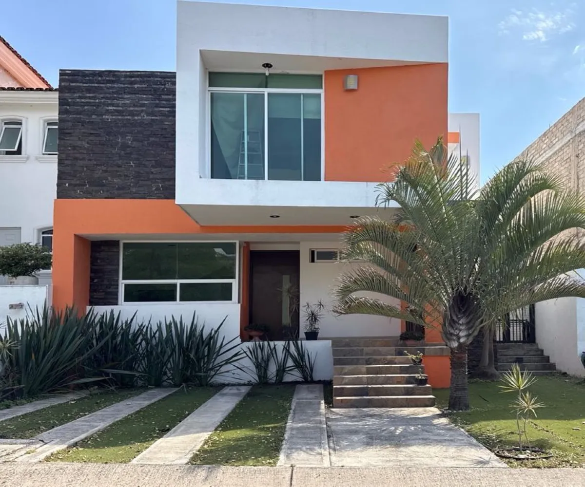 Casa En Venta,Casa Fuerte,Avenida Casa Fuerte 83 20, Tlajomulco de Zúñiga, Jalisco 45645, 3 Habitaciones,2 Baños,Avenida Casa Fuerte,2,pRHVX50