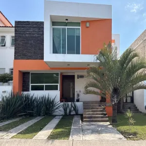 Casa En Venta,Casa Fuerte,Avenida Casa Fuerte 83 20, Tlajomulco de Zúñiga, Jalisco 45645, 3 Habitaciones,2 Baños,Avenida Casa Fuerte,2,pRHVX50
