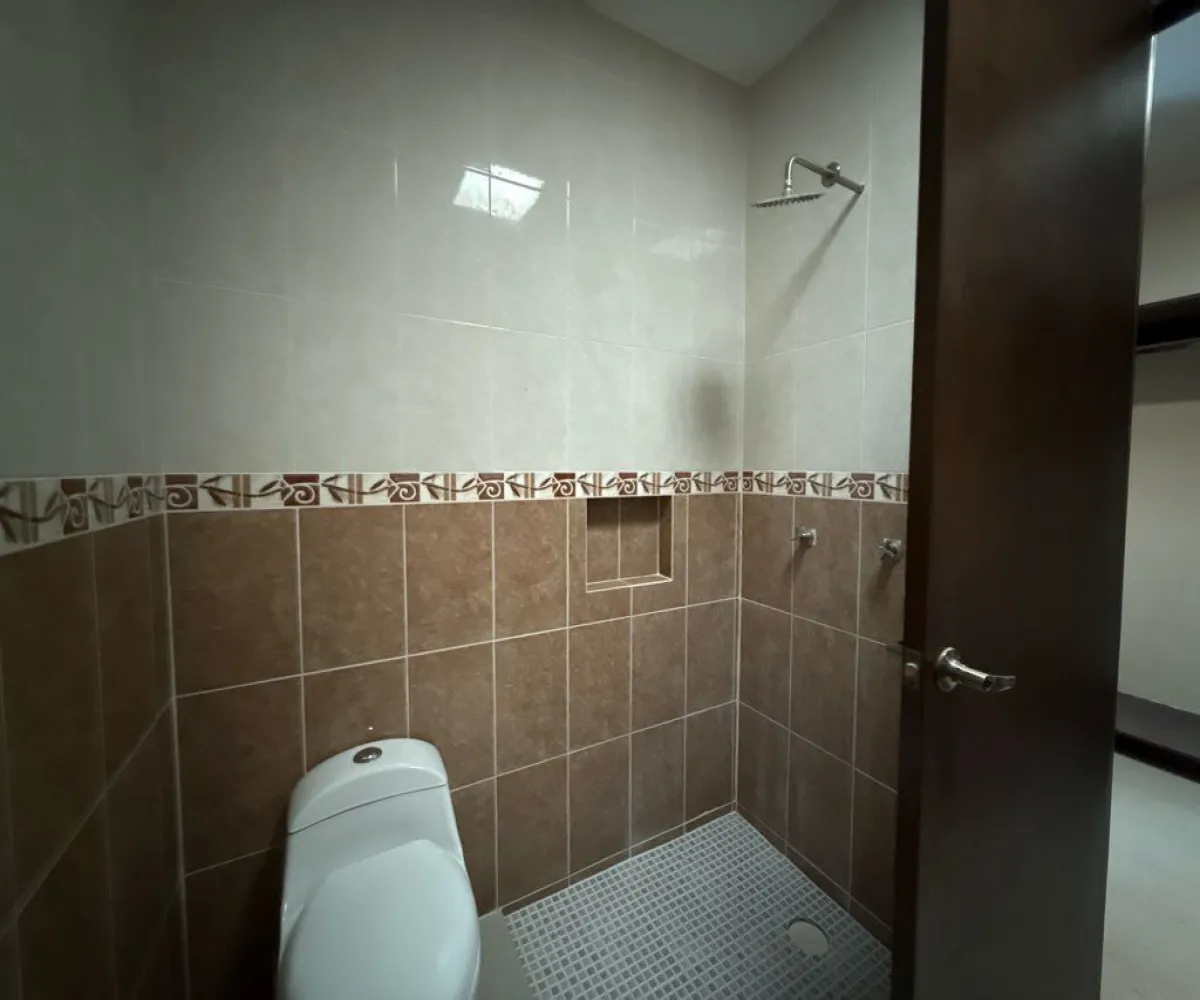 Casa En Venta,Casa Fuerte,Avenida Casa Fuerte 83 20, Tlajomulco de Zúñiga, Jalisco 45645, 3 Habitaciones,2 Baños,Avenida Casa Fuerte,2,pRHVX50