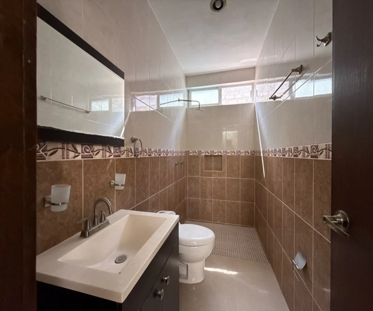 Casa En Venta,Casa Fuerte,Avenida Casa Fuerte 83 20, Tlajomulco de Zúñiga, Jalisco 45645, 3 Habitaciones,2 Baños,Avenida Casa Fuerte,2,pRHVX50