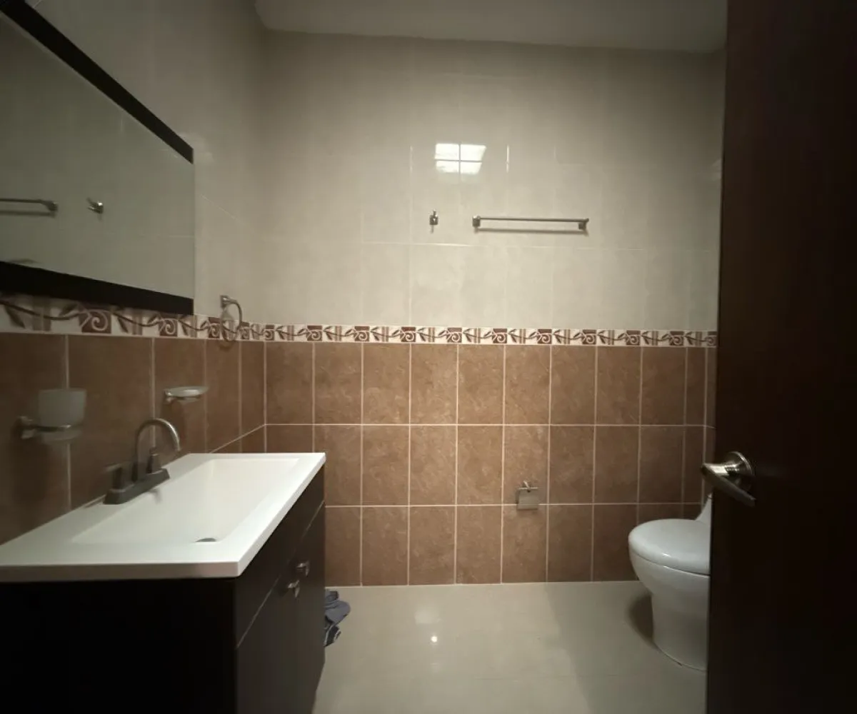 Casa En Venta,Casa Fuerte,Avenida Casa Fuerte 83 20, Tlajomulco de Zúñiga, Jalisco 45645, 3 Habitaciones,2 Baños,Avenida Casa Fuerte,2,pRHVX50