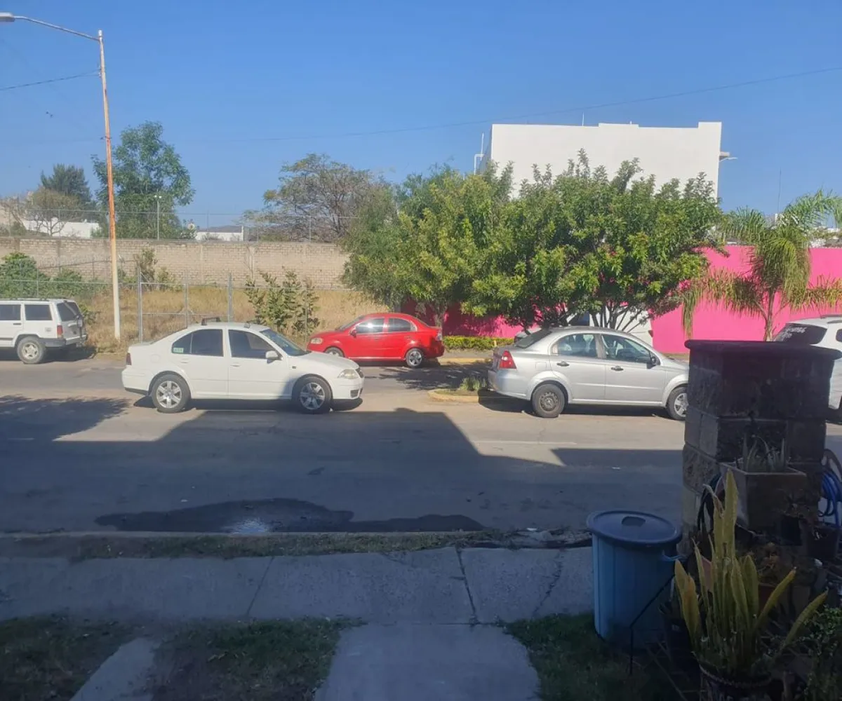 Casa En Venta,Misión la Floresta,Avenida del Bronce 268, Zapopan, Jalisco 45066, 3 Habitaciones,2 Baños,Avenida del Bronce,3,pSPqr9G