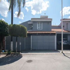Casa en venta en bugambilias primera sección, zapopan