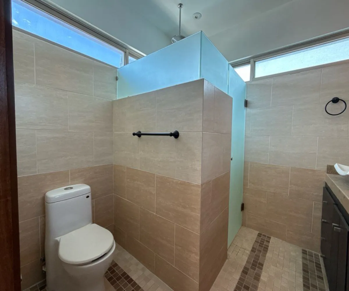 Casa En Renta,Casa Fuerte,Paseo el vigia S/N 72, Tlajomulco de Zúñiga, Jalisco 45645, 3 Habitaciones,5 Baños,Paseo el vigia,2,pUfqgJS