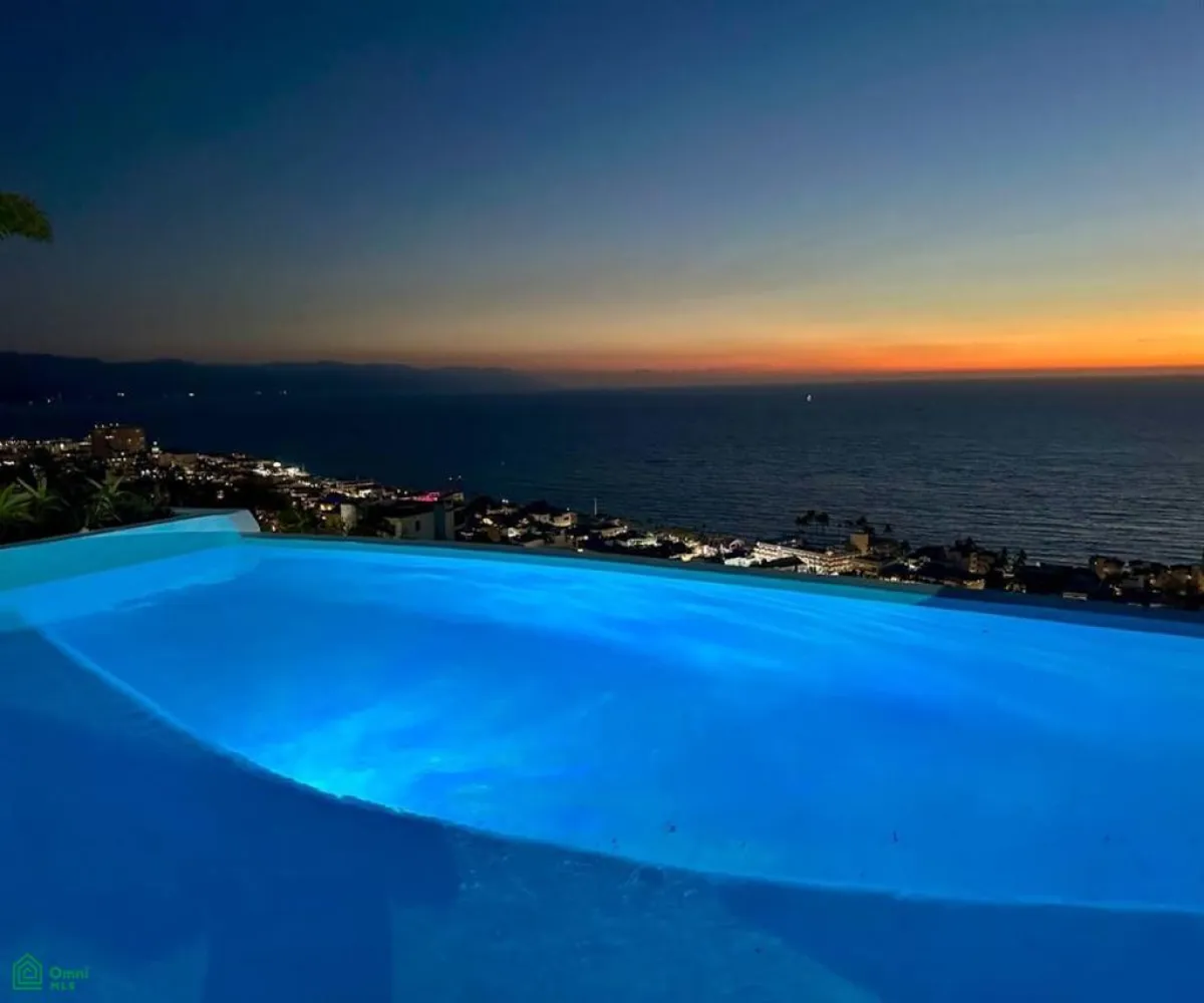 Departamento En Venta,5 de Diciembre,Andador Jamaica 1075, Puerto Vallarta, Jalisco 48350, 2 Habitaciones,2 Baños,Andador Jamaica,MX251073758