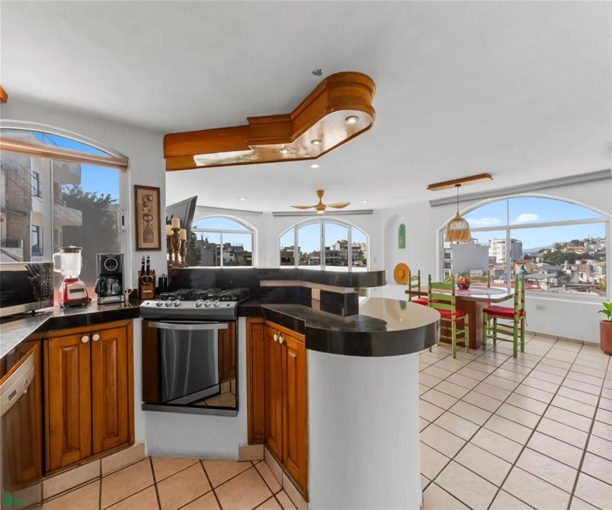 Departamento En Venta,Emiliano Zapata,Basilio Badillo 511, Puerto Vallarta, Jalisco 48380, 2 Habitaciones,2 Baños,Basilio Badillo,MX26005756M