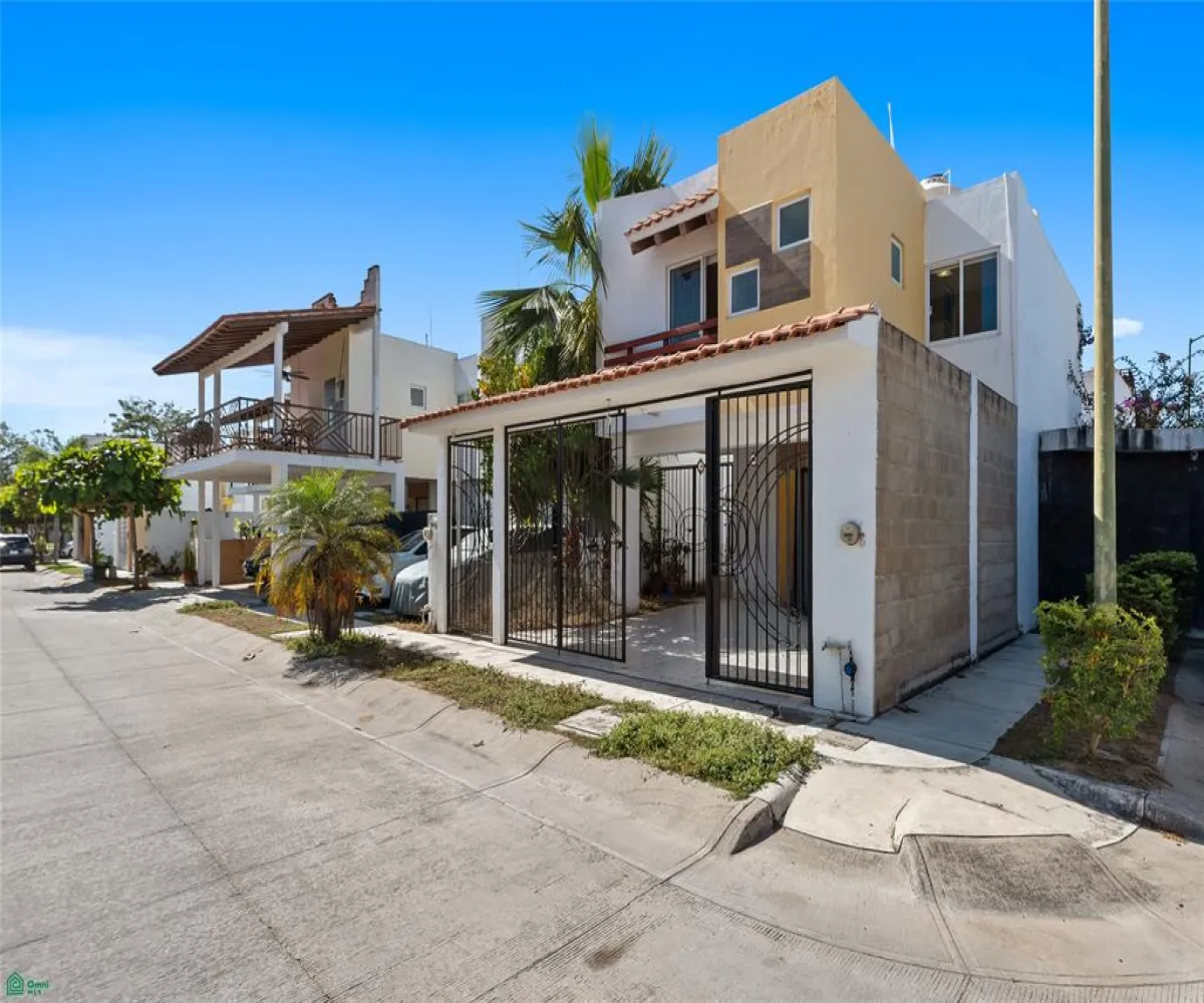 Casa En Venta,Los Medanos,Privada Bienestar 178, Puerto Vallarta, Jalisco 48290, 3 Habitaciones,3 Baños,Privada Bienestar,MX26005866M