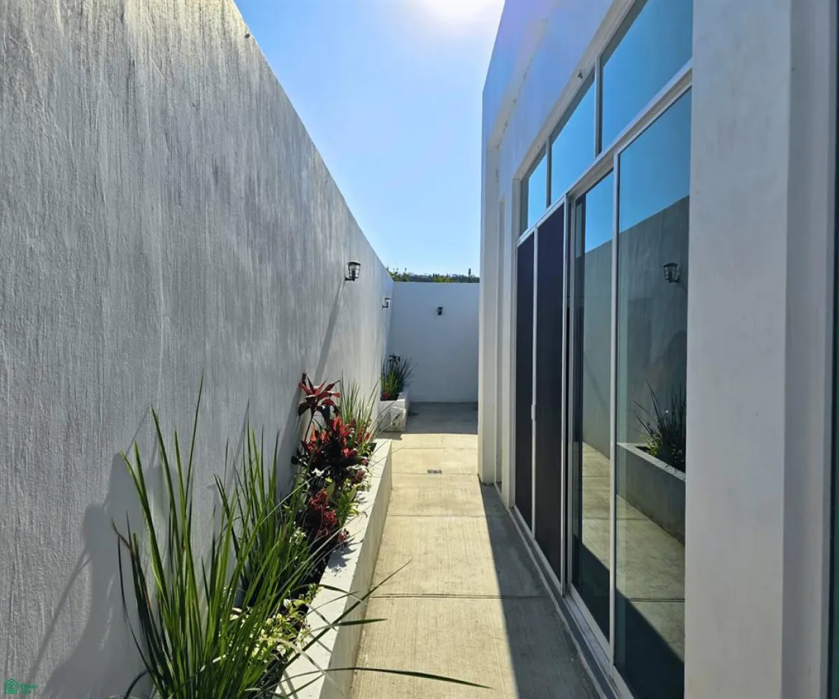 Casa En Venta,Las Redes,Avenida Los Lirios 17A, Chapala, Jalisco 45900, 3 Habitaciones,2 Baños,Avenida Los Lirios,MX26006045M