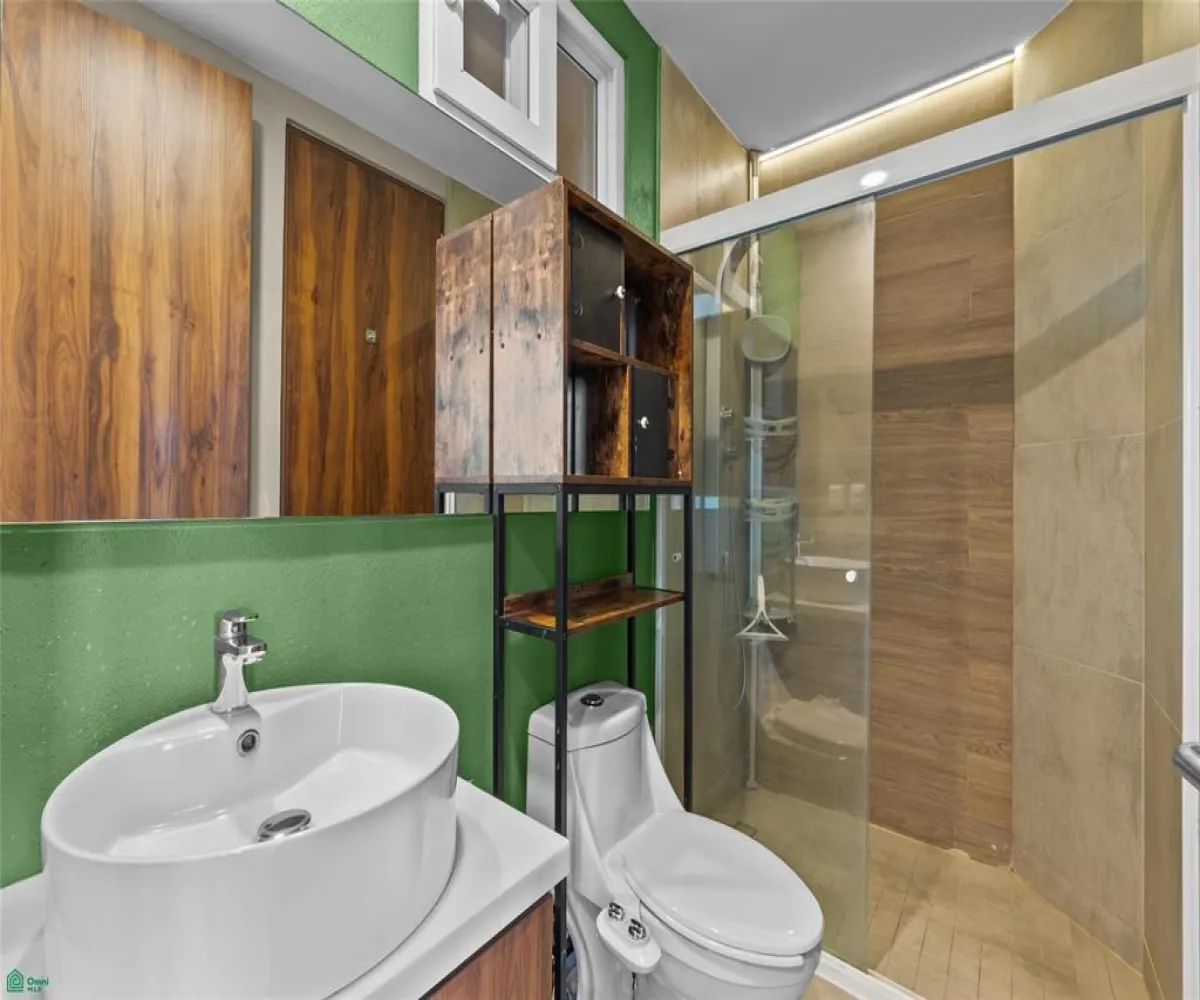 Departamento En Venta,Villa las Flores,INDUSTRIAS 154, Puerto Vallarta, Jalisco 48335, 1 Cuarto,1 Baño,INDUSTRIAS,3,MX26006586M