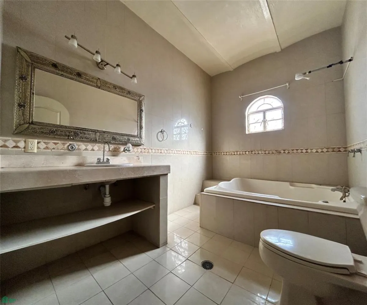 Departamento En Venta,Chapala Centro,Av Hidalgo 220, Chapala, Jalisco 45900, 18 Habitaciones,17 Baños,Av Hidalgo,2,MX26006948M