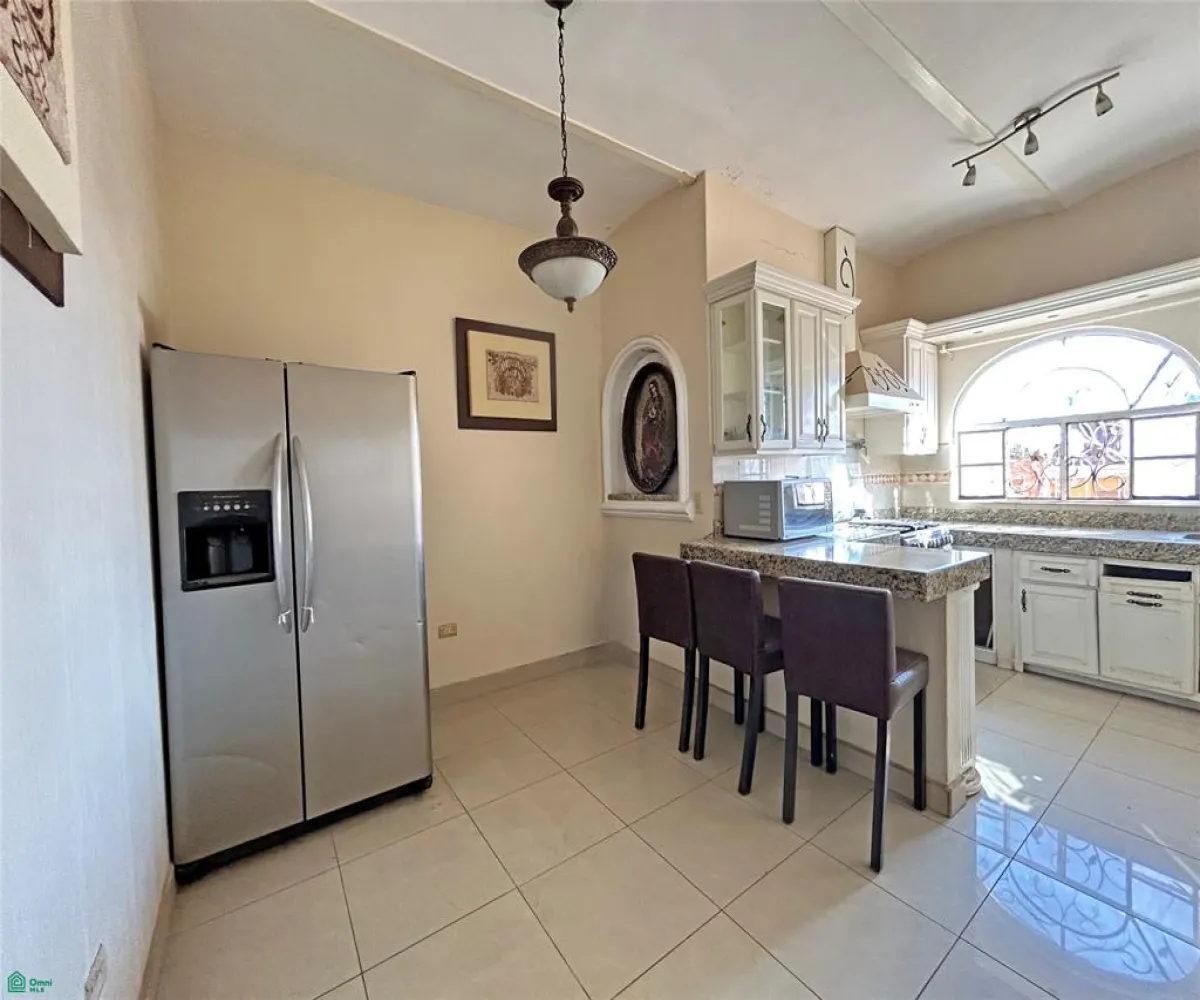 Departamento En Venta,Chapala Centro,Av Hidalgo 220, Chapala, Jalisco 45900, 18 Habitaciones,17 Baños,Av Hidalgo,2,MX26006948M