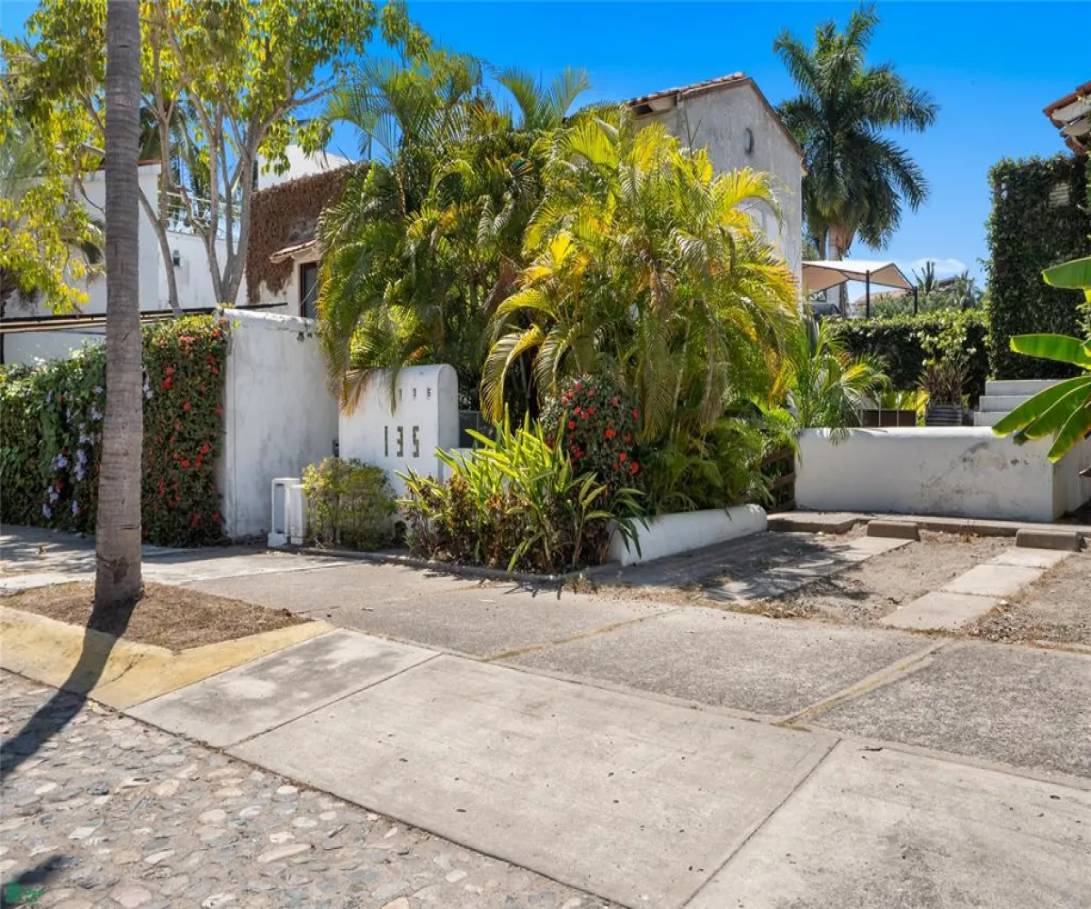 Departamento En Venta,Gaviotas 135, Puerto Vallarta, Jalisco 48335, 3 Habitaciones,3 Baños,Gaviotas,1,MX26008175M