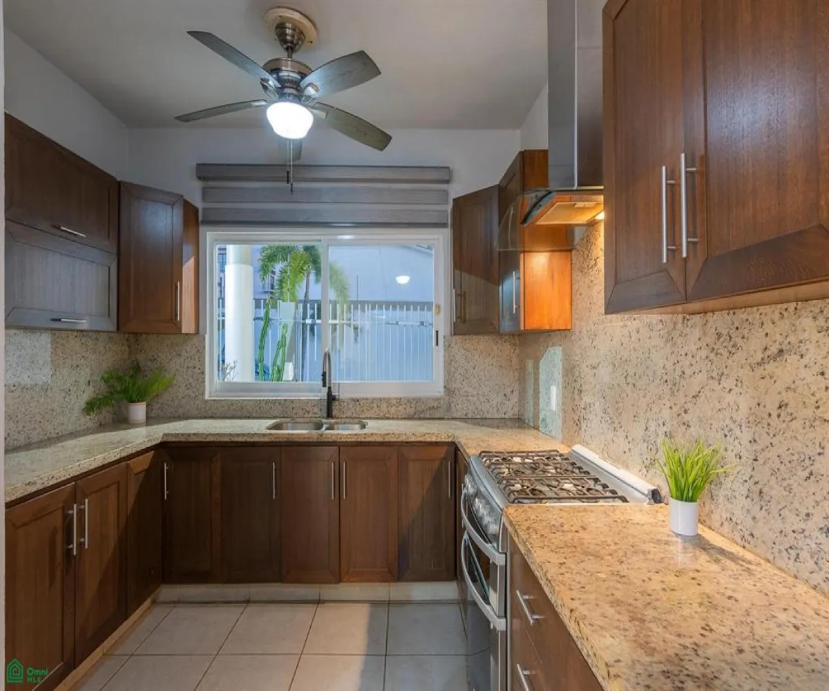 Casa En Venta,Residencial Fluvial Vallarta,LAGO SALADO 14, Puerto Vallarta, Jalisco 48312, 4 Habitaciones,3 Baños,LAGO SALADO,MX26008379M