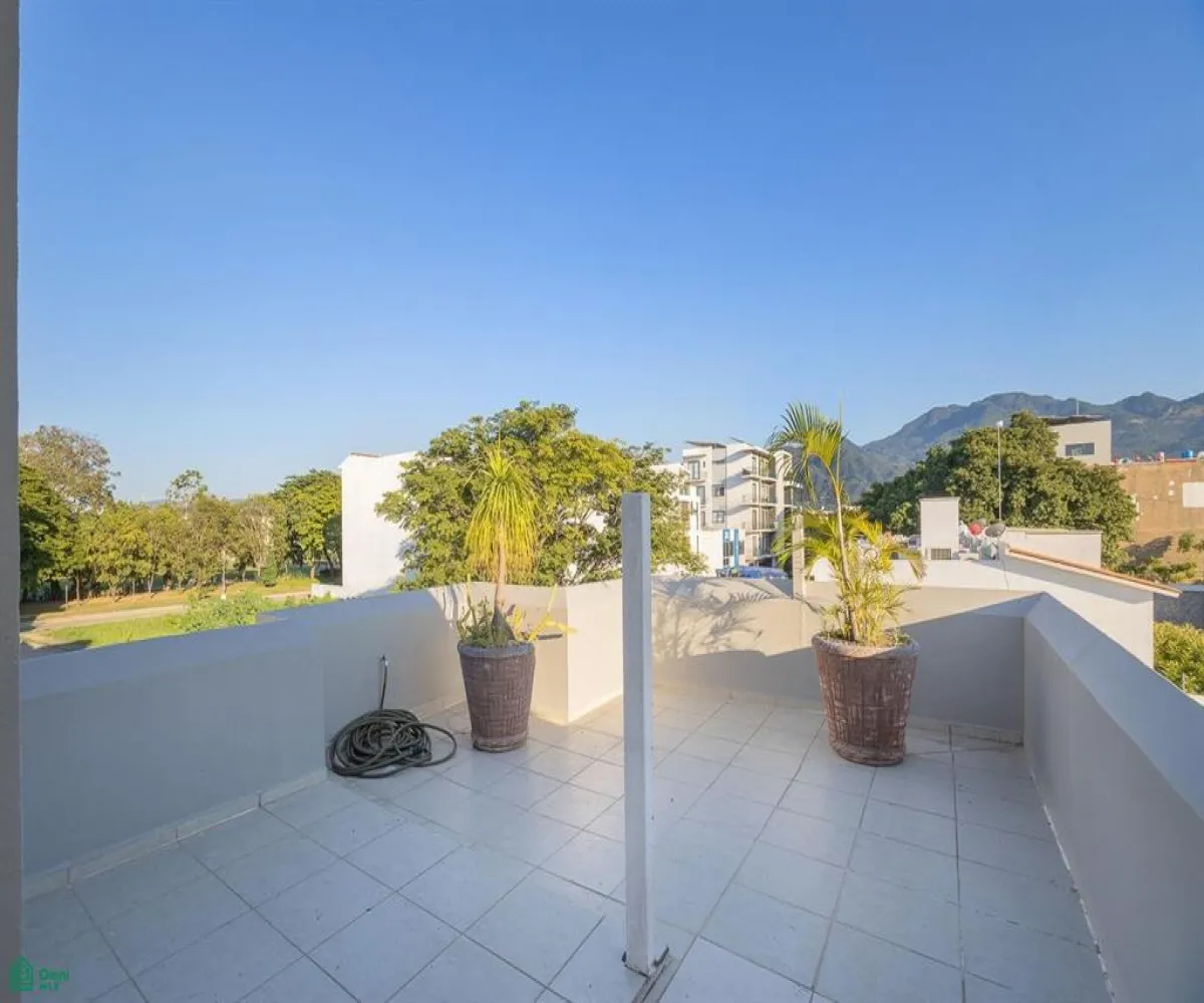 Casa En Venta,Residencial Fluvial Vallarta,LAGO SALADO 14, Puerto Vallarta, Jalisco 48312, 4 Habitaciones,3 Baños,LAGO SALADO,MX26008379M