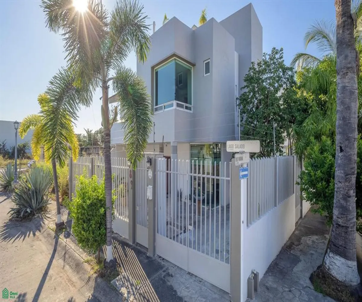 Casa En Venta,Residencial Fluvial Vallarta,LAGO SALADO 14, Puerto Vallarta, Jalisco 48312, 4 Habitaciones,3 Baños,LAGO SALADO,MX26008379M