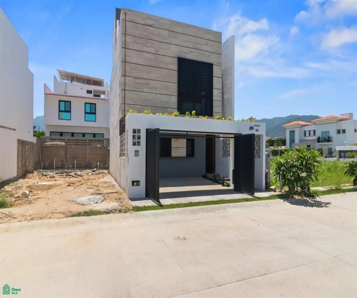 Casa En Venta,Residencial Fluvial Vallarta,LAGO DEL OSO 17, Puerto Vallarta, Jalisco 48312, 4 Habitaciones,3 Baños,LAGO DEL OSO,MX26008384M