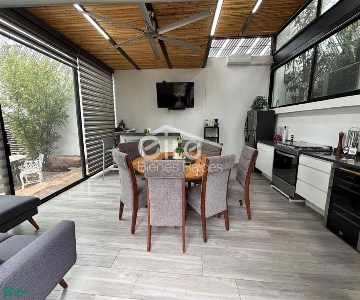 Casa En Venta,Balcones de la Calera,Av. Panoramica 30, Tlajomulco de Zuniga, Jalisco 45677, 5 Habitaciones,5 Baños,Av. Panoramica,MX26008402M