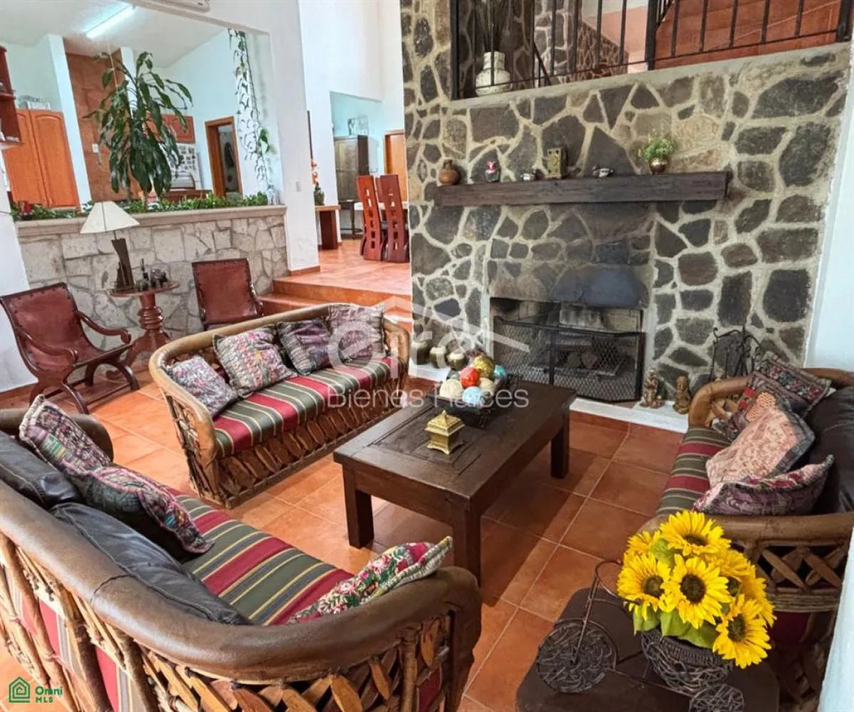 Casa En Venta,Balcones de la Calera,Av. Panoramica 30, Tlajomulco de Zuniga, Jalisco 45677, 5 Habitaciones,5 Baños,Av. Panoramica,MX26008402M