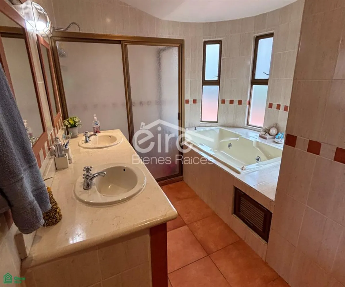 Casa En Venta,Balcones de la Calera,Av. Panoramica 30, Tlajomulco de Zuniga, Jalisco 45677, 5 Habitaciones,5 Baños,Av. Panoramica,MX26008402M