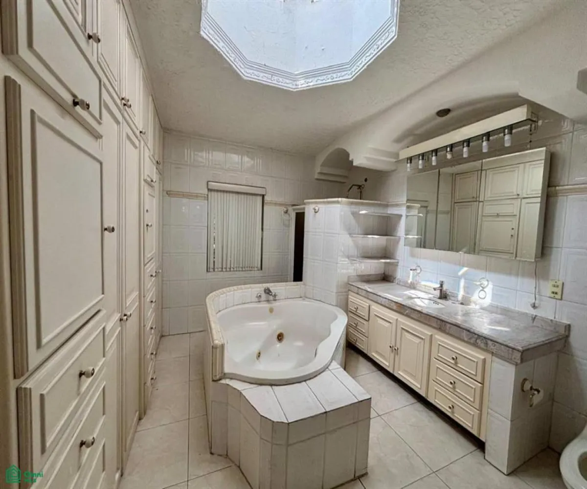 Casa En Renta,Jardines Vallarta,Honorato de Balzac 173, Zapopan, Jalisco 45027, 4 Habitaciones,Honorato de Balzac,2,MX261078095