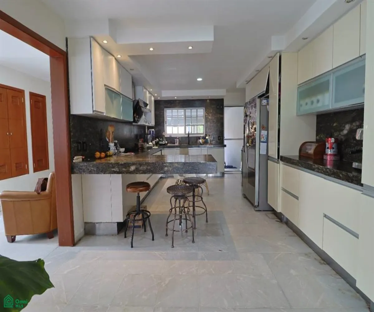 Casa En Venta,Villa Coral,Av de las Palmas 200, Zapopan, Jalisco 45169, 4 Habitaciones,5 Baños,Av de las Palmas,3,MX261080632