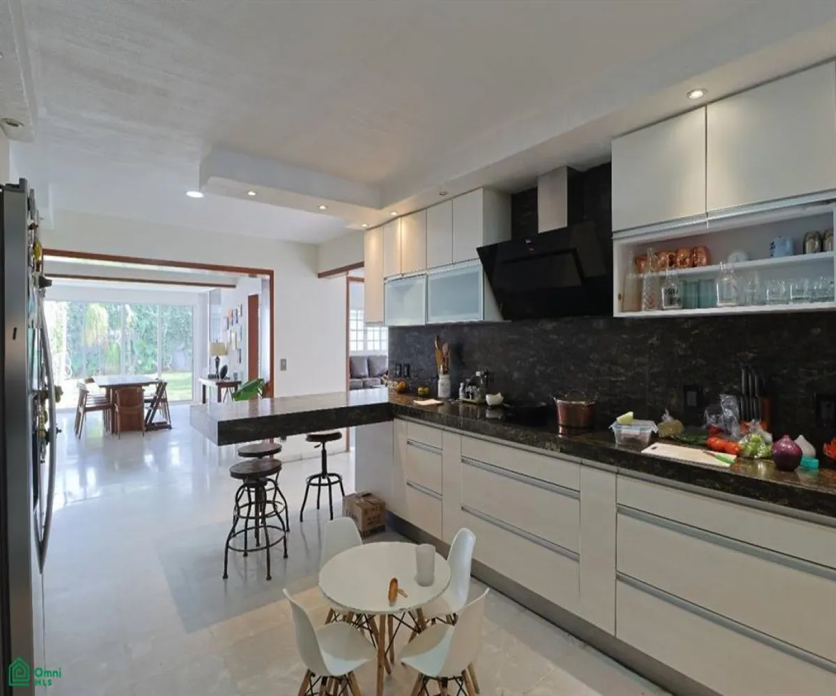 Casa En Venta,Villa Coral,Av de las Palmas 200, Zapopan, Jalisco 45169, 4 Habitaciones,5 Baños,Av de las Palmas,3,MX261080632