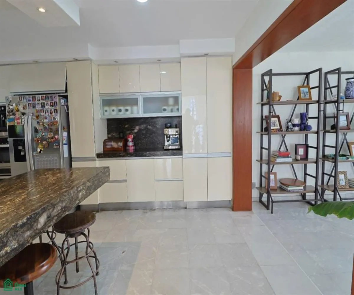 Casa En Venta,Villa Coral,Av de las Palmas 200, Zapopan, Jalisco 45169, 4 Habitaciones,5 Baños,Av de las Palmas,3,MX261080632