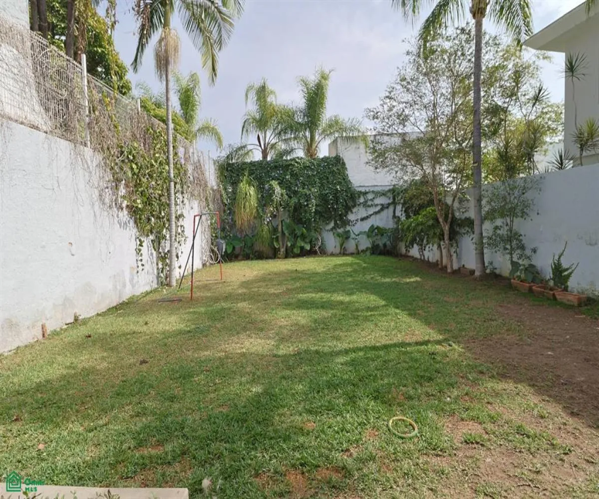 Casa En Venta,Villa Coral,Av de las Palmas 200, Zapopan, Jalisco 45169, 4 Habitaciones,5 Baños,Av de las Palmas,3,MX261080632