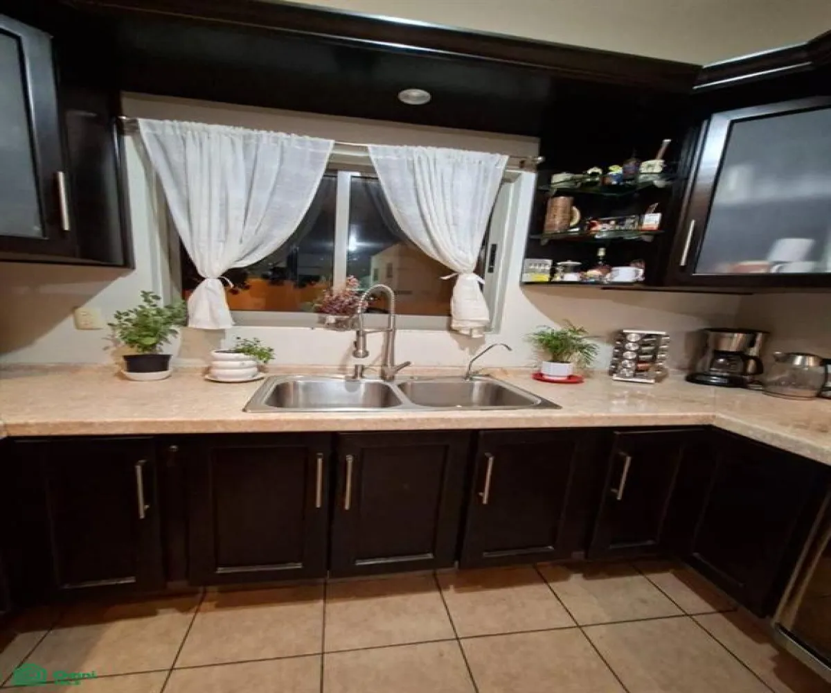 Casa En Venta,Villa California,Viñeros 21, Tlajomulco de Zuniga, Jalisco 45603, 3 Habitaciones,2 Baños,Viñeros,2,MX261081944