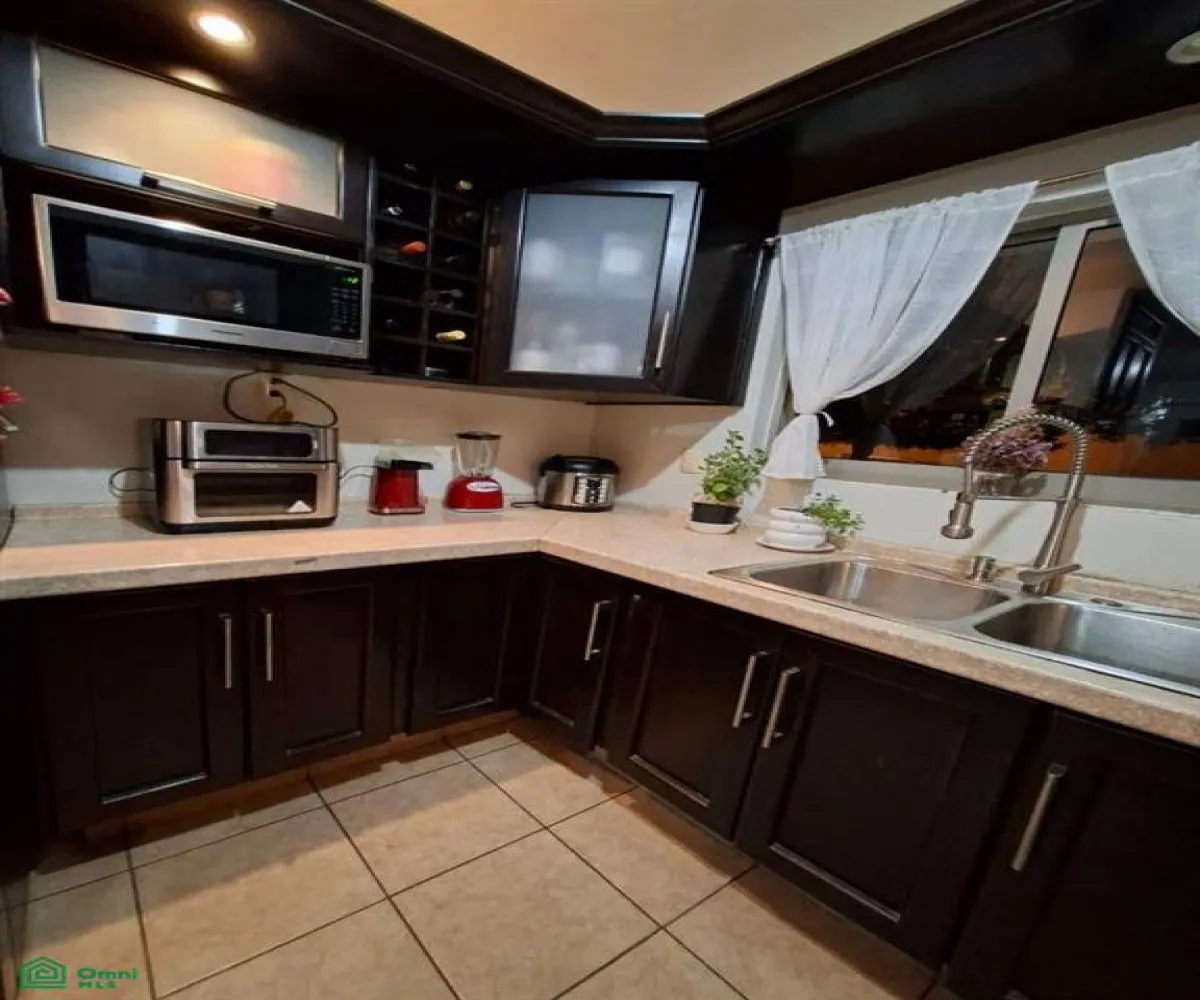 Casa En Venta,Villa California,Viñeros 21, Tlajomulco de Zuniga, Jalisco 45603, 3 Habitaciones,2 Baños,Viñeros,2,MX261081944