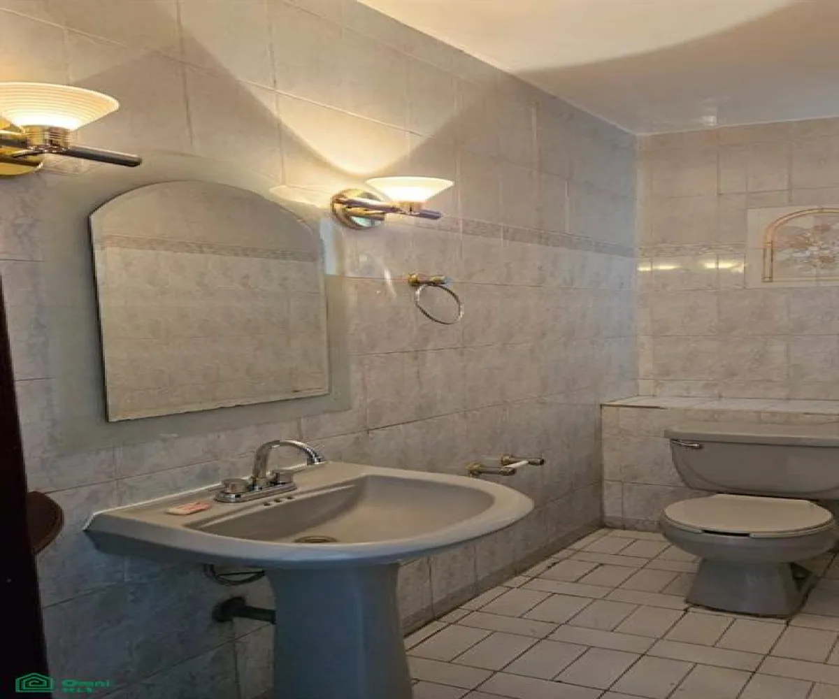 Casa En Renta,Parque de La Castellana,Av. Central (Coto Andalucía) 1081 Int. 8, Zapopan, Jalisco 45117, 4 Habitaciones,3 Baños,Av. Central (Coto Andalucía),2,MX261082615