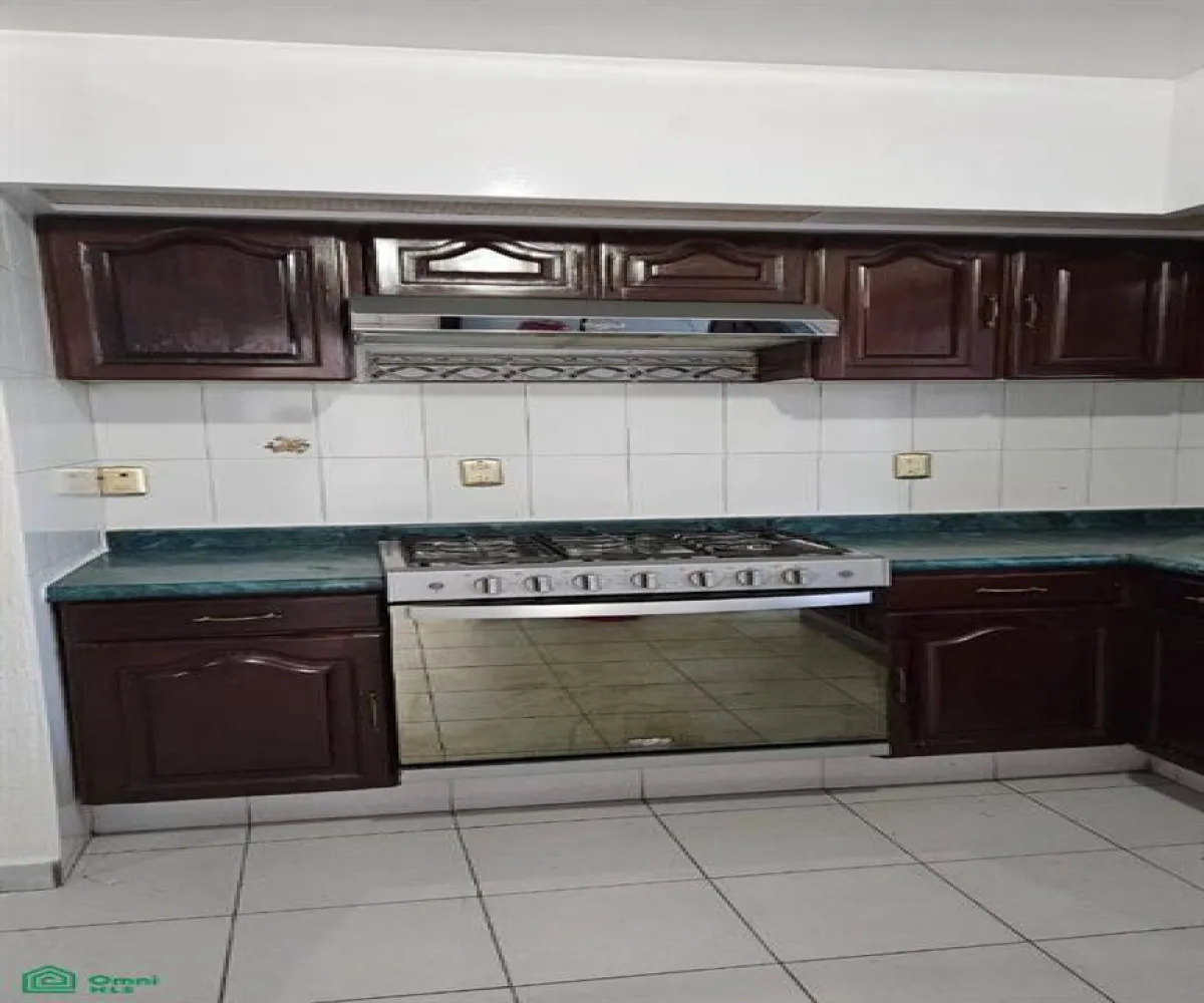 Casa En Renta,Parque de La Castellana,Av. Central (Coto Andalucía) 1081 Int. 8, Zapopan, Jalisco 45117, 4 Habitaciones,3 Baños,Av. Central (Coto Andalucía),2,MX261082615