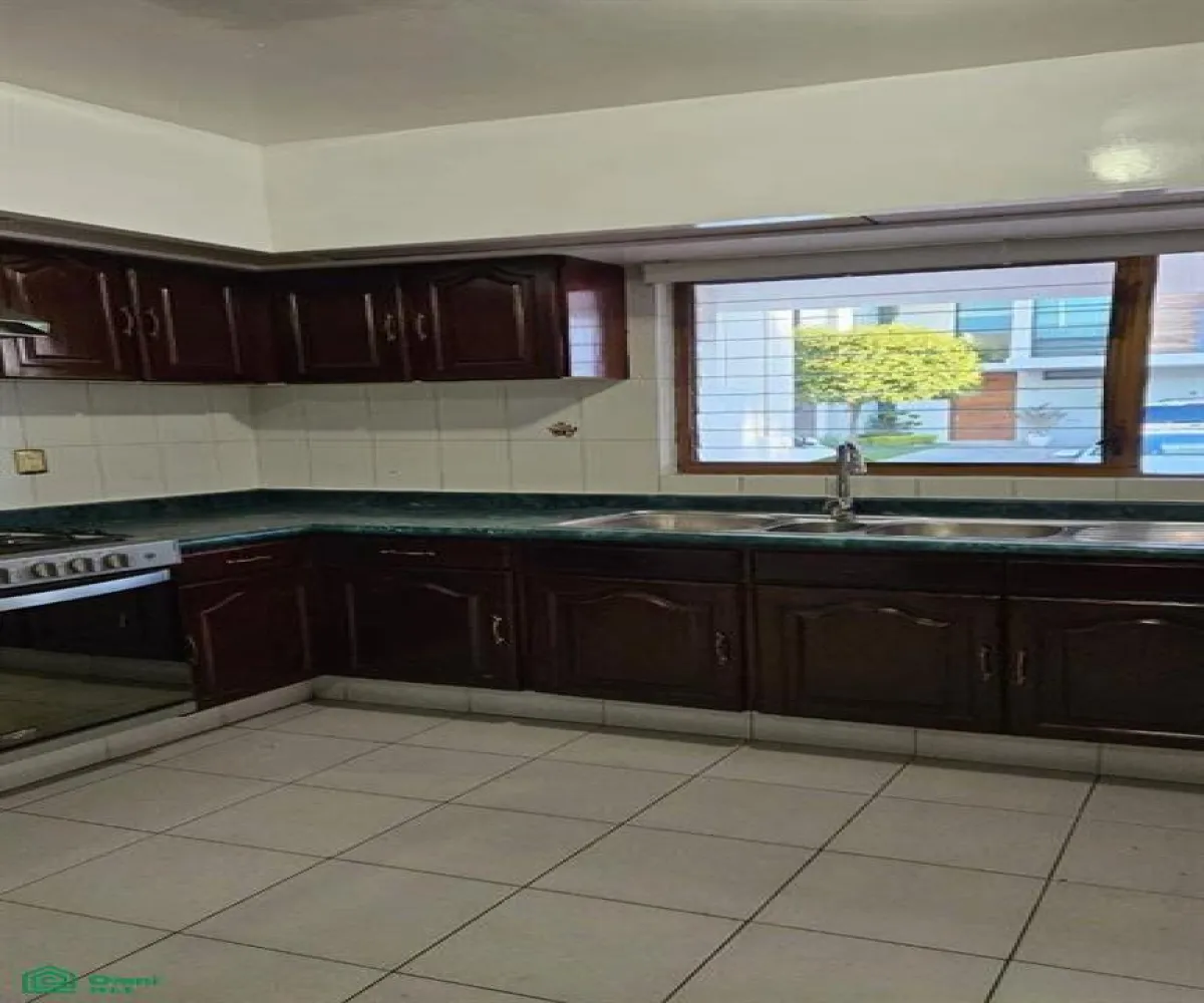 Casa En Renta,Parque de La Castellana,Av. Central (Coto Andalucía) 1081 Int. 8, Zapopan, Jalisco 45117, 4 Habitaciones,3 Baños,Av. Central (Coto Andalucía),2,MX261082615