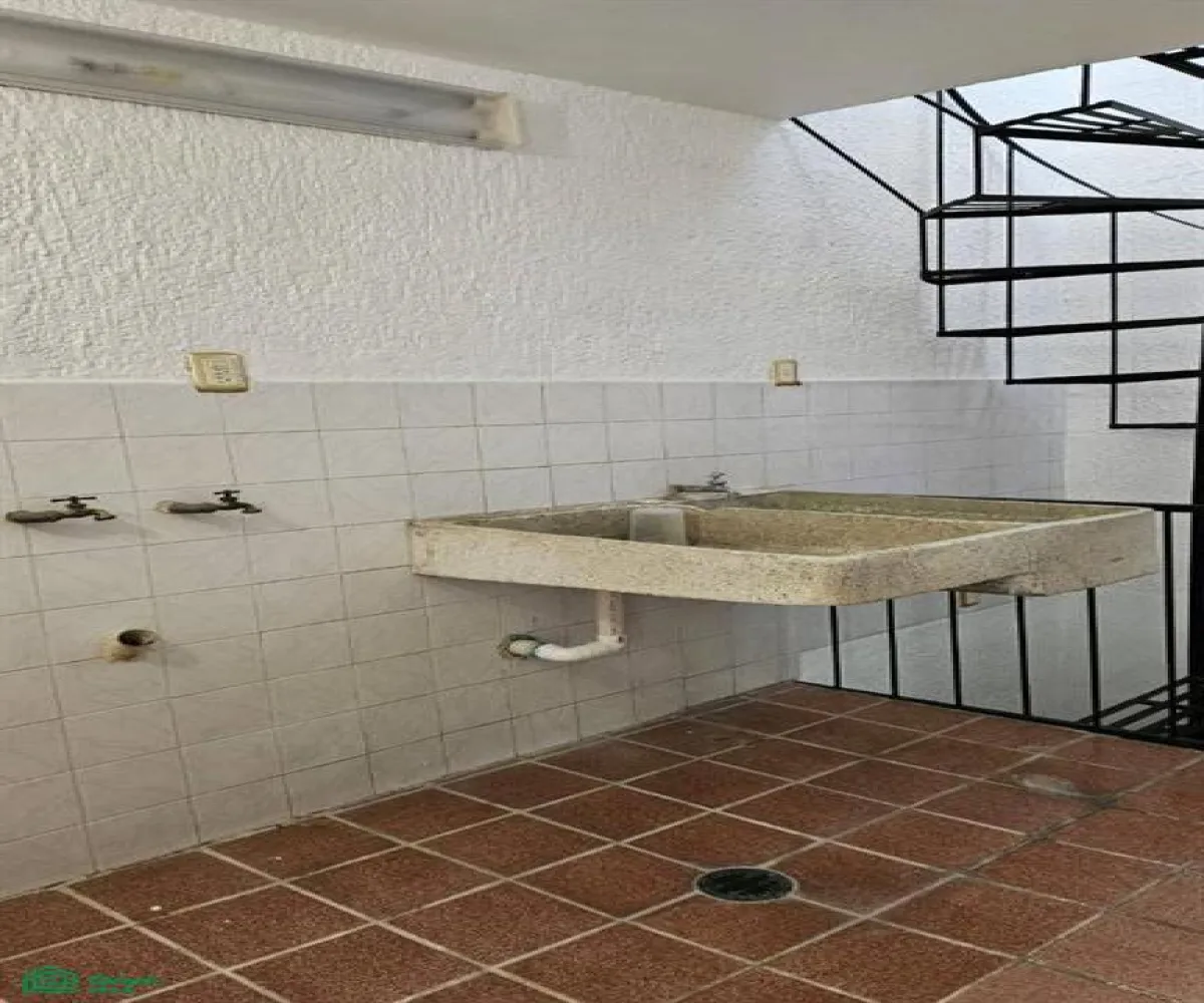 Casa En Renta,Parque de La Castellana,Av. Central (Coto Andalucía) 1081 Int. 8, Zapopan, Jalisco 45117, 4 Habitaciones,3 Baños,Av. Central (Coto Andalucía),2,MX261082615