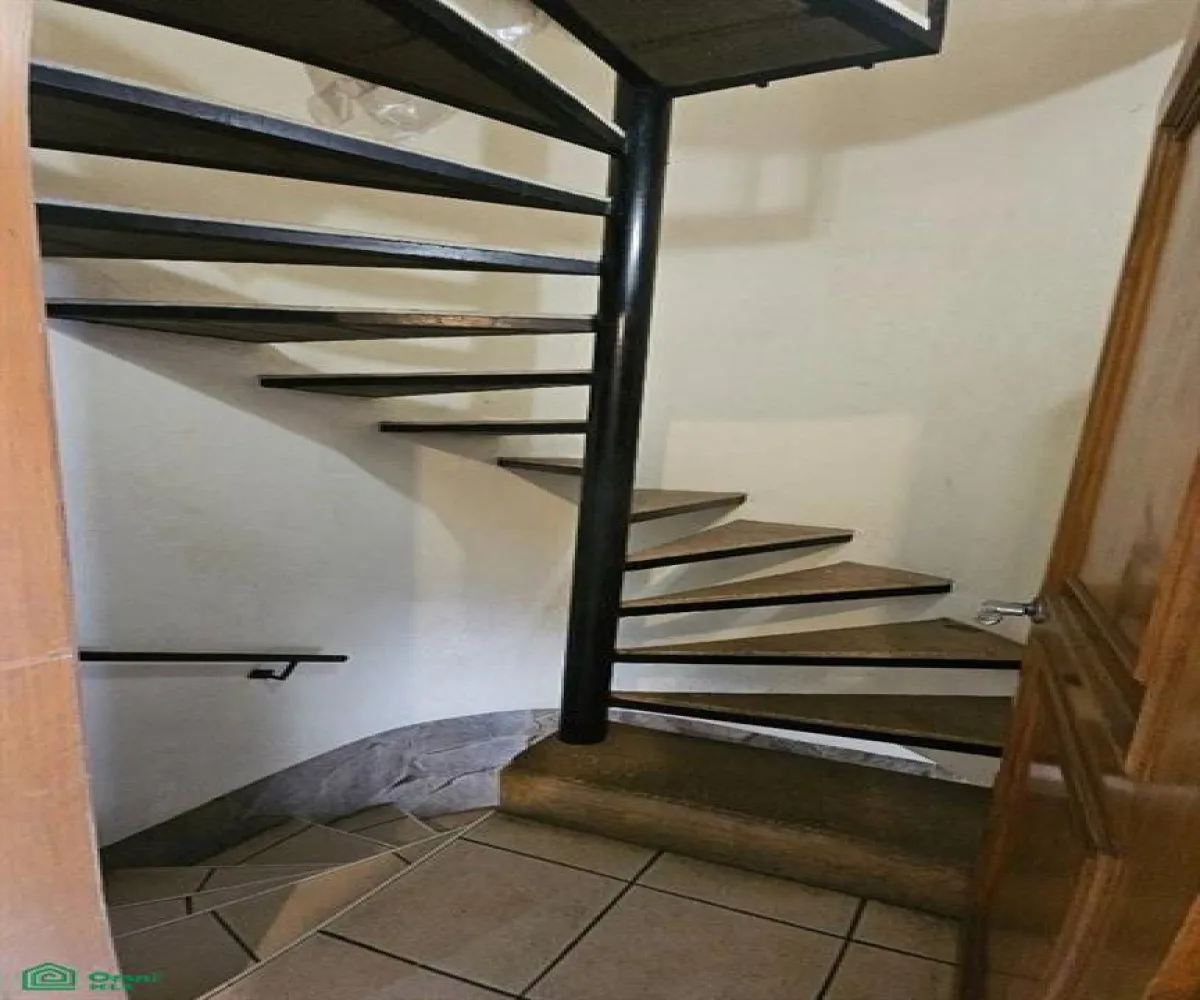 Casa En Venta,Villa Universitaria,Paseo de los Robles 4310, Zapopan, Jalisco 45110, 4 Habitaciones,5 Baños,Paseo de los Robles,3,MX261086569