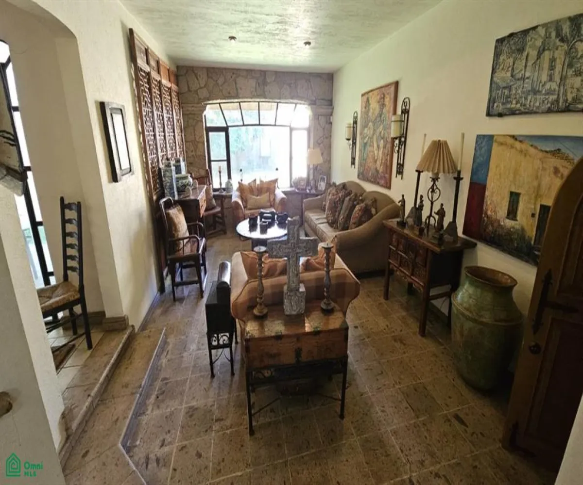 Casa En Venta,Villa Universitaria,Paseo de los Robles 4310, Zapopan, Jalisco 45110, 4 Habitaciones,5 Baños,Paseo de los Robles,3,MX261086569
