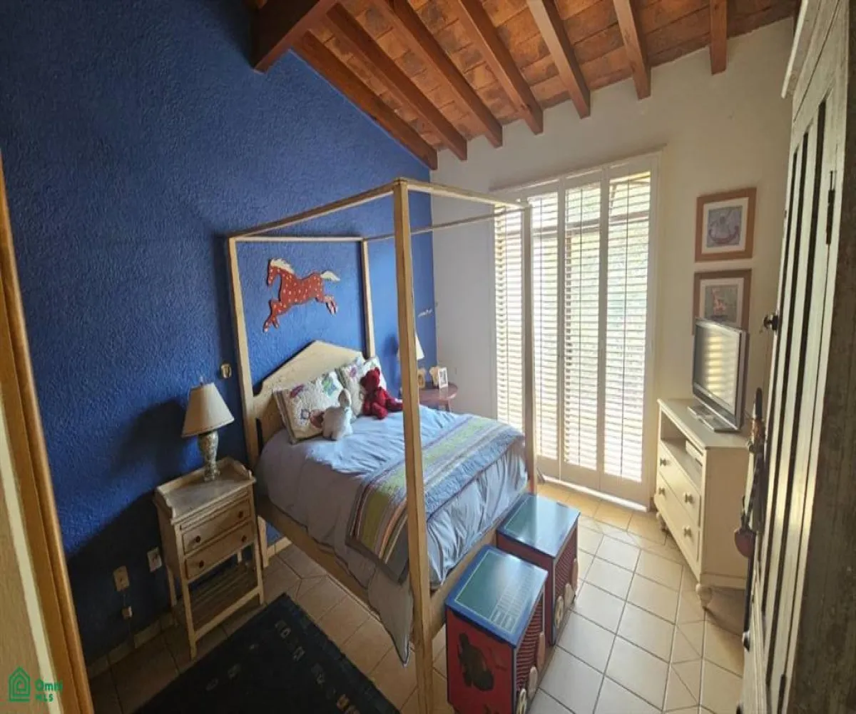 Casa En Venta,Villa Universitaria,Paseo de los Robles 4310, Zapopan, Jalisco 45110, 4 Habitaciones,5 Baños,Paseo de los Robles,3,MX261086569