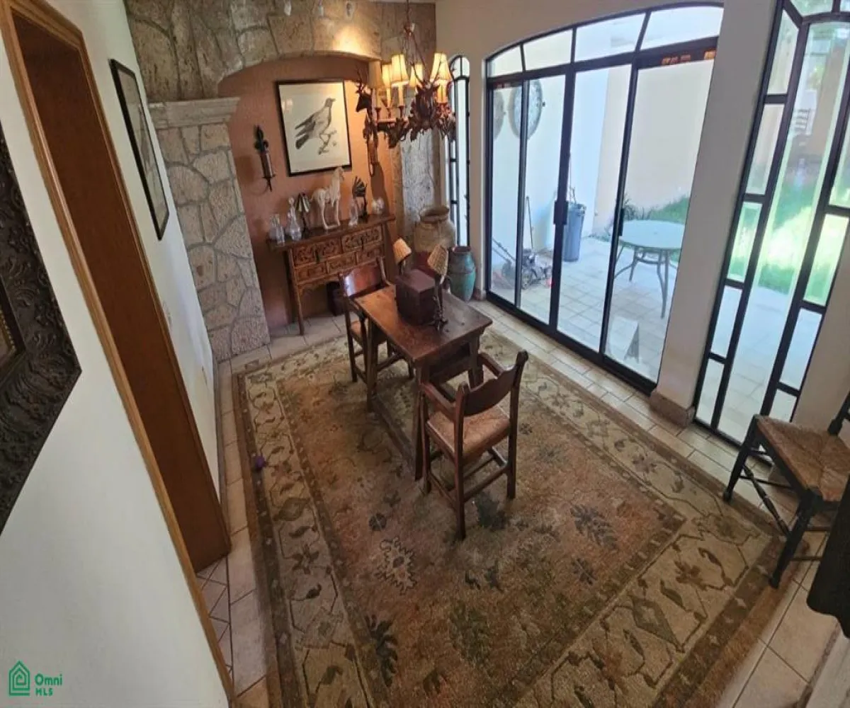 Casa En Venta,Villa Universitaria,Paseo de los Robles 4310, Zapopan, Jalisco 45110, 4 Habitaciones,5 Baños,Paseo de los Robles,3,MX261086569