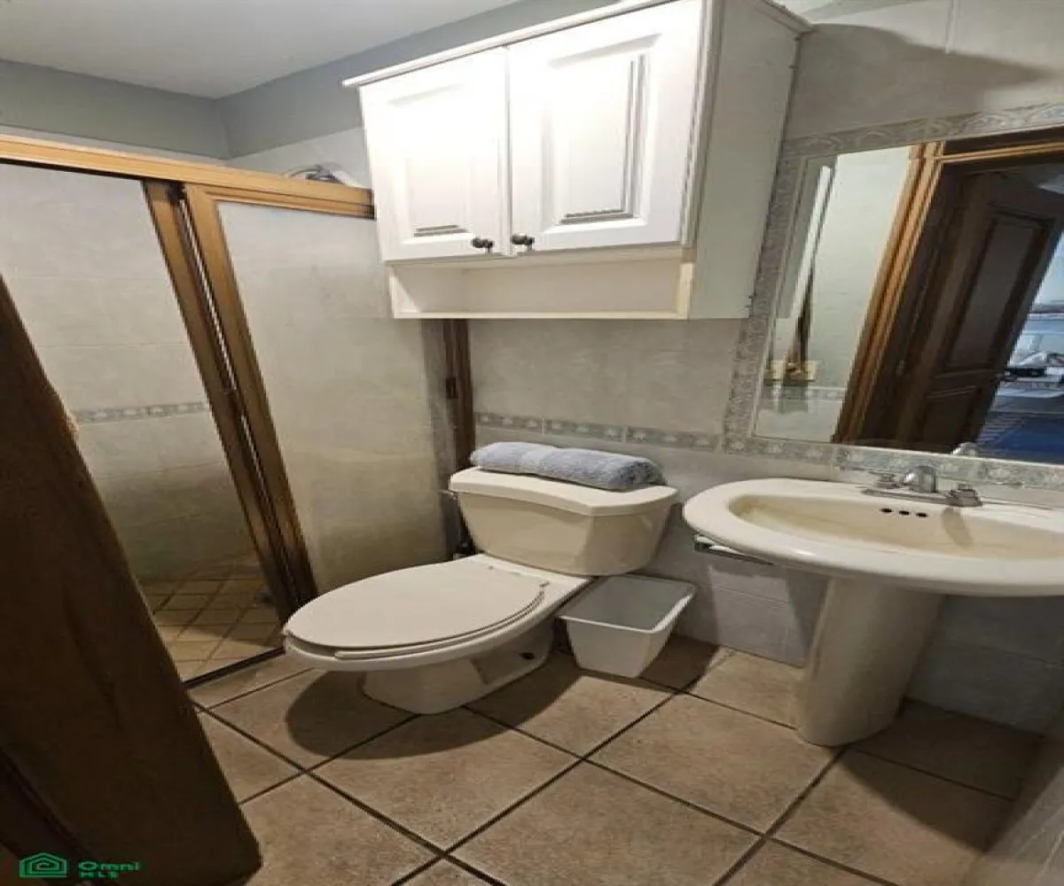 Casa En Venta,Villa Universitaria,Paseo de los Robles 4310, Zapopan, Jalisco 45110, 4 Habitaciones,5 Baños,Paseo de los Robles,3,MX261086569