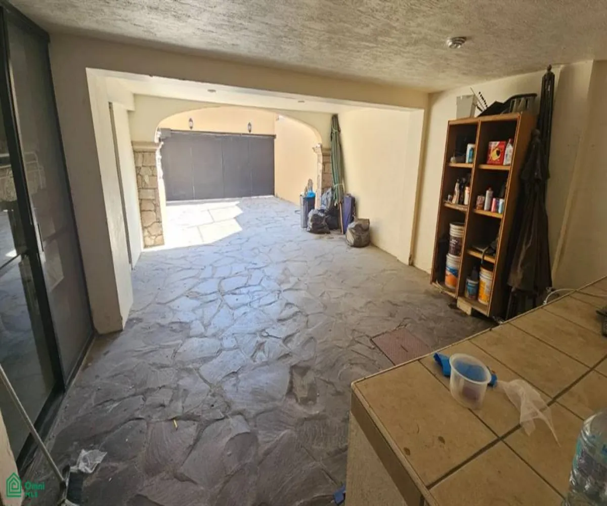 Casa En Venta,Villa Universitaria,Paseo de los Robles 4310, Zapopan, Jalisco 45110, 4 Habitaciones,5 Baños,Paseo de los Robles,3,MX261086569