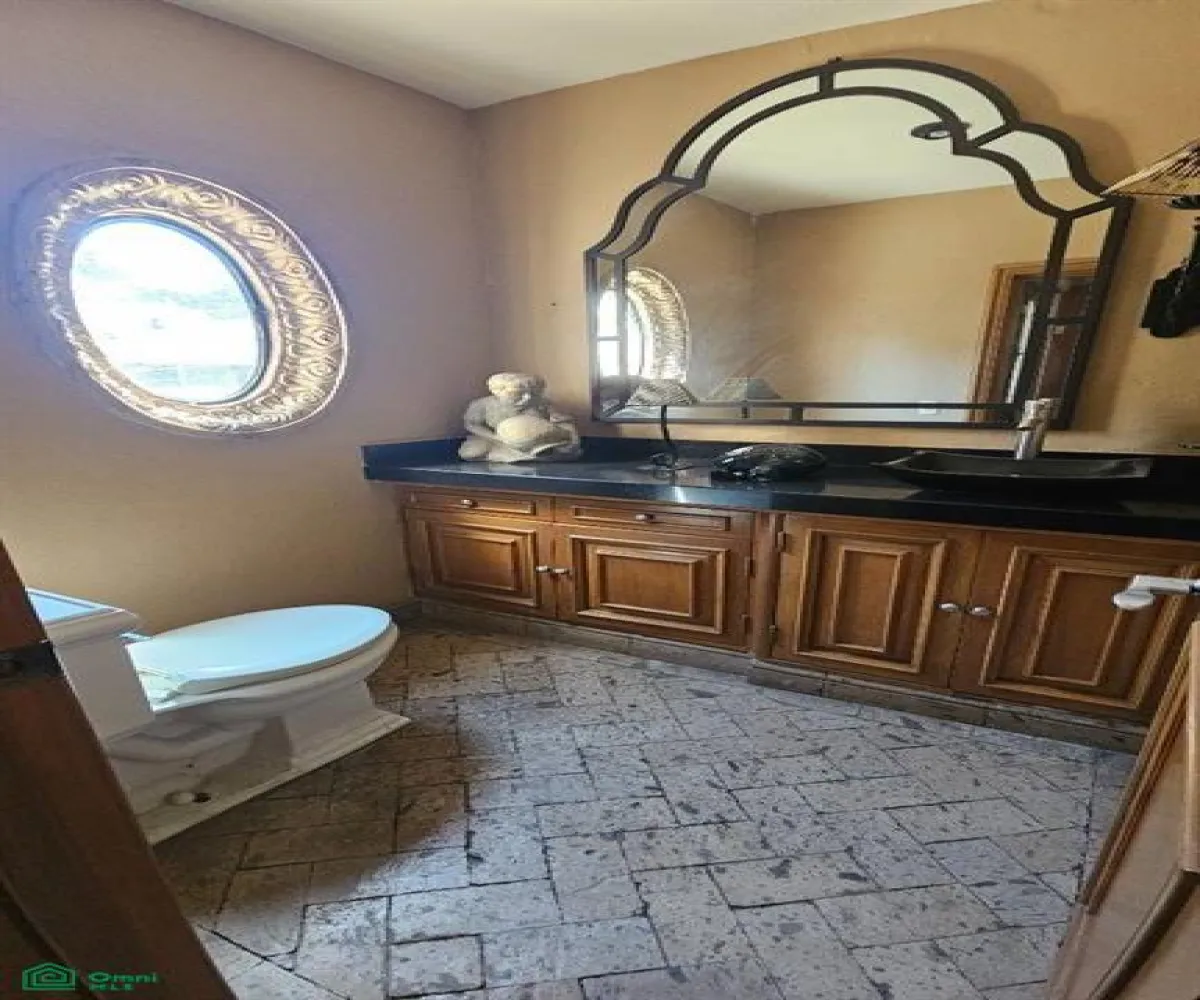 Casa En Venta,Villa Universitaria,Paseo de los Robles 4310, Zapopan, Jalisco 45110, 4 Habitaciones,5 Baños,Paseo de los Robles,3,MX261086569