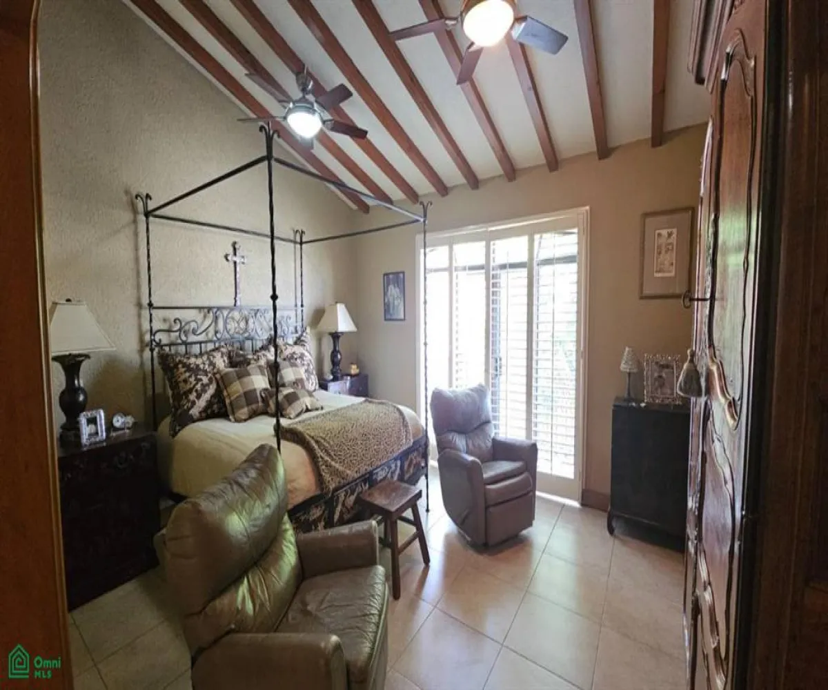 Casa En Venta,Villa Universitaria,Paseo de los Robles 4310, Zapopan, Jalisco 45110, 4 Habitaciones,5 Baños,Paseo de los Robles,3,MX261086569