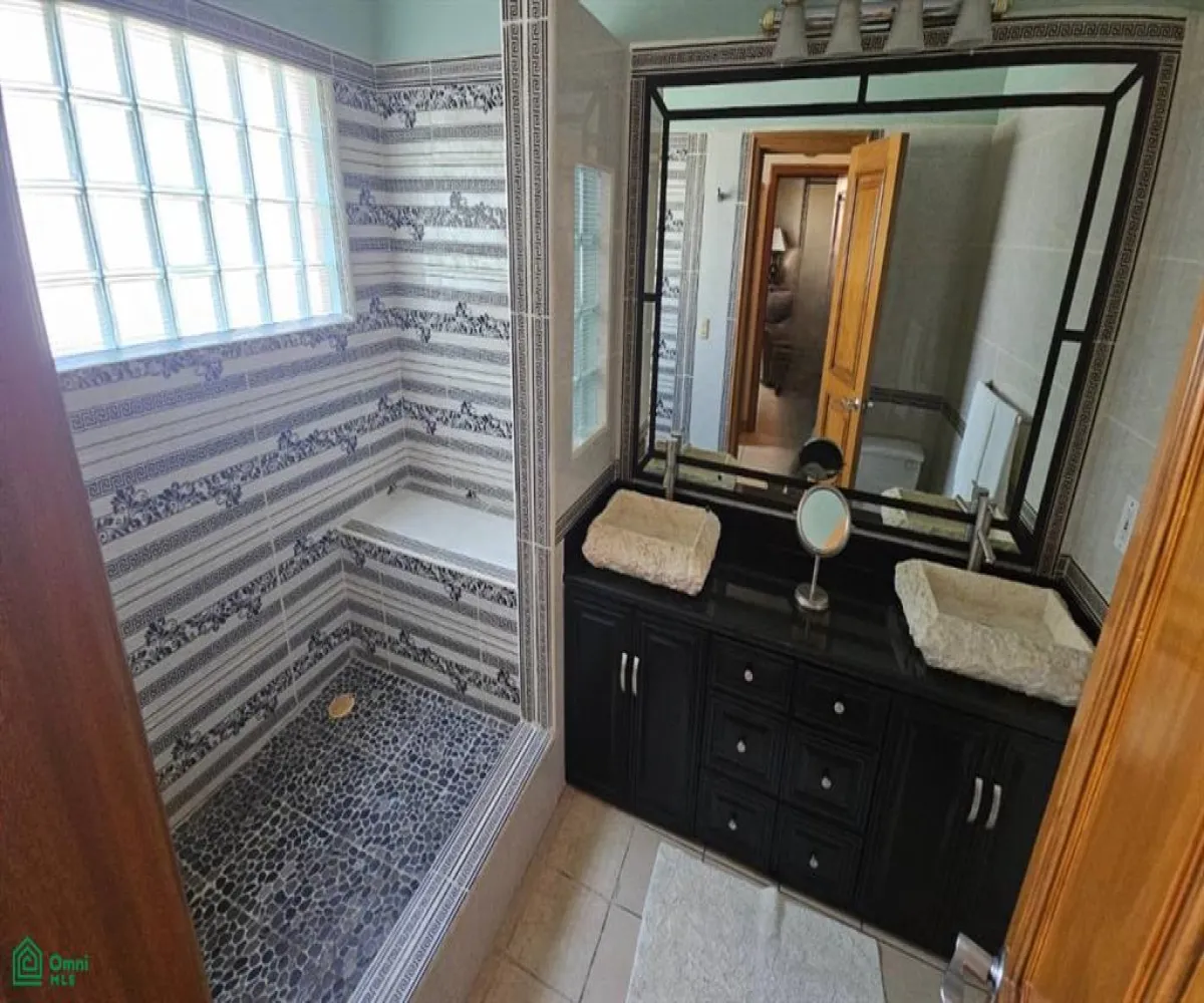 Casa En Venta,Villa Universitaria,Paseo de los Robles 4310, Zapopan, Jalisco 45110, 4 Habitaciones,5 Baños,Paseo de los Robles,3,MX261086569