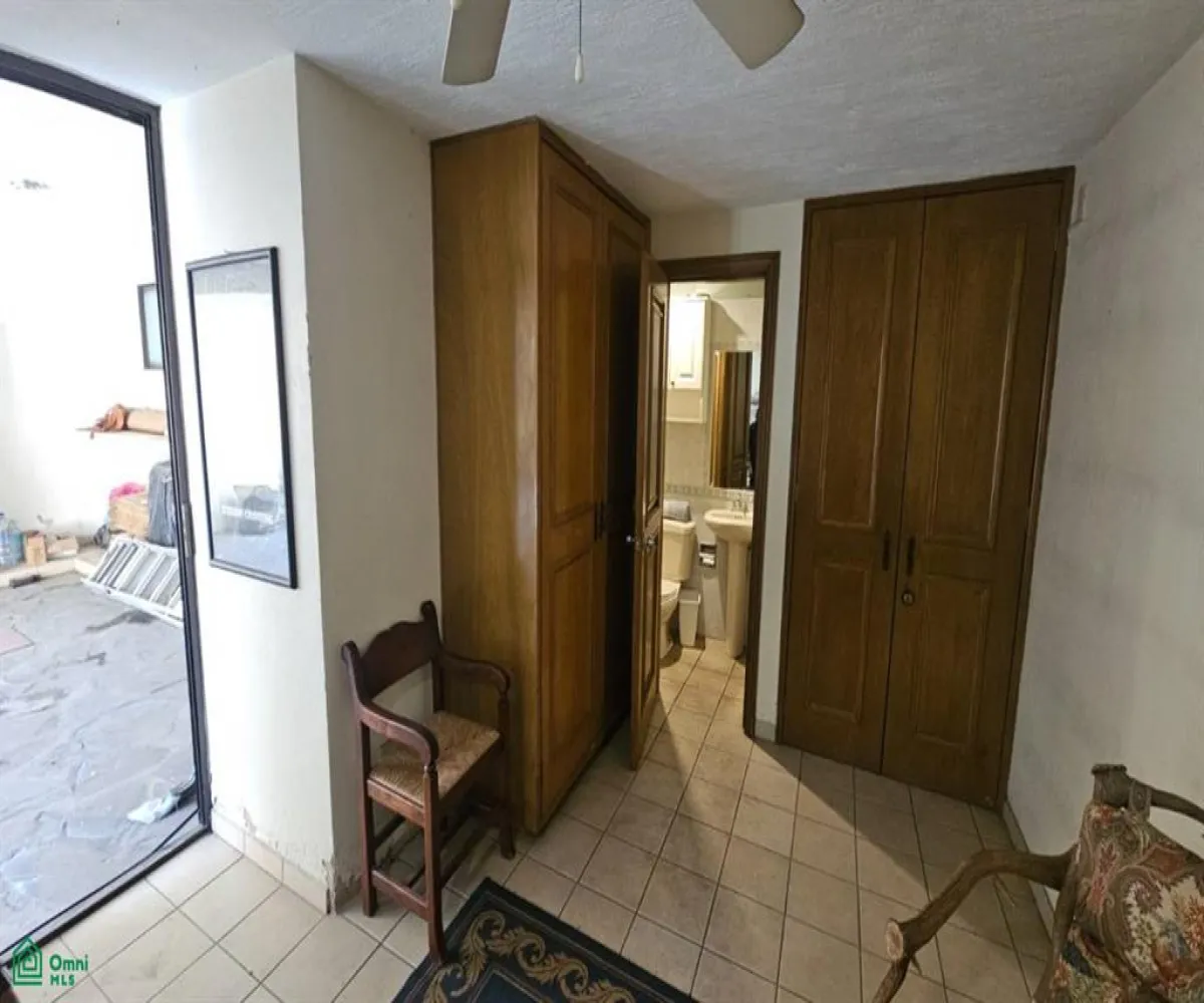 Casa En Venta,Villa Universitaria,Paseo de los Robles 4310, Zapopan, Jalisco 45110, 4 Habitaciones,5 Baños,Paseo de los Robles,3,MX261086569