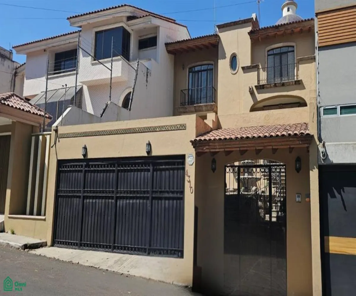 Casa En Venta,Villa Universitaria,Paseo de los Robles 4310, Zapopan, Jalisco 45110, 4 Habitaciones,5 Baños,Paseo de los Robles,3,MX261086569